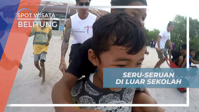 Bermain dan Bercanda Ria di Halaman Sekolah Dasar Laskar Pelangi Belitung 