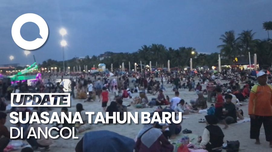 Padatnya Pantai Ancol Jelang Pergantian Tahun