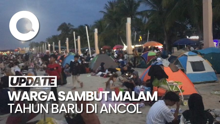 Sambut Tahun Baru 2024, Warga Dirikan Tenda di Pantai Lagoon Ancol