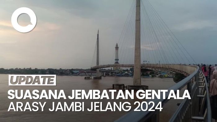 Keramaian Jembatan Gentala Arasy Jambi Jelang Malam Tahun Baru 2024