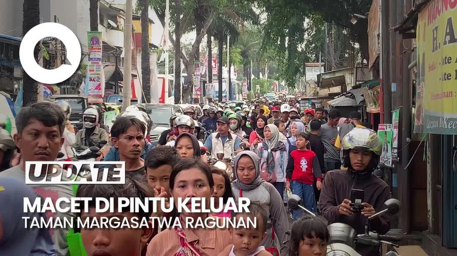 Jalanan Macet, Wisatawan Ragunan Memilih Pulang Jalan Kaki