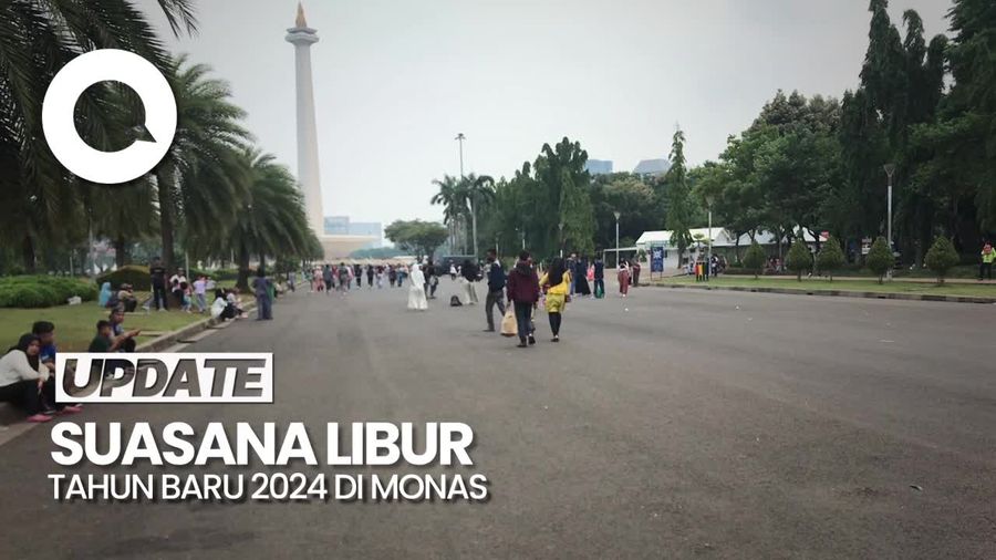Waktu Berkunjung Habis, Sejumlah Wisatawan Tak Kebagian Masuk Monas