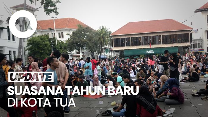 Suasana Libur Tahun Baru, Sekitar 20 Ribu Pengunjung Padati Kota Tua