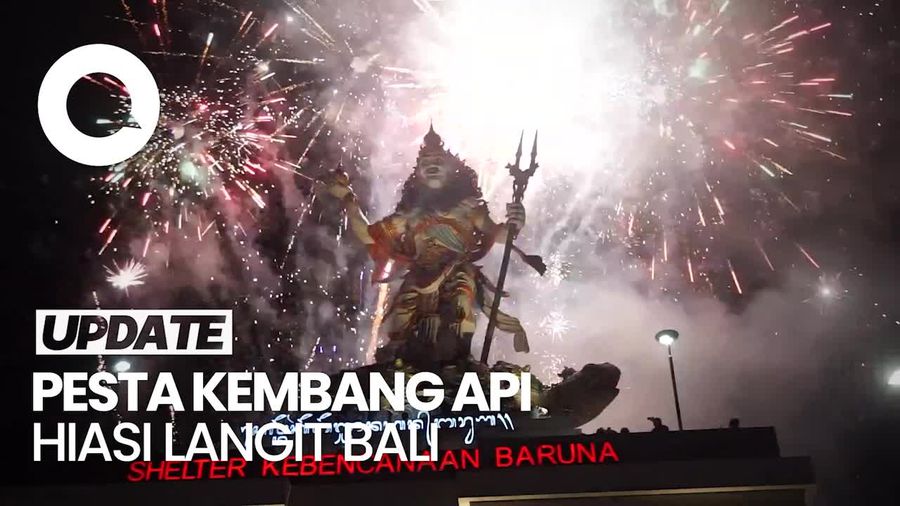  Meriahnya Pesta Kembang Api Sambut Tahun 2024 di Bali