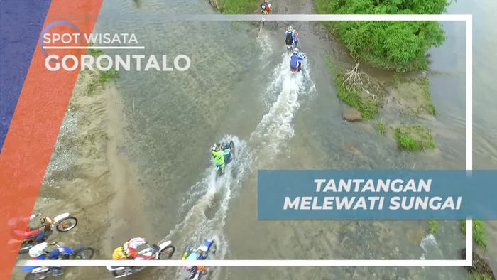 Melintasi Sungai Menuju Air Terjun Bondula Gorontalo