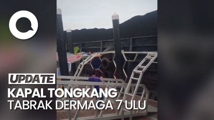 Detik-detik Kapal Tongkang Batu Bara Tabrak Dermaga 7 Ulu Palembang