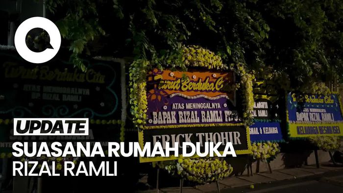 Penampakan Karangan Bunga Berjejer di Rumah Duka Rizal Ramli