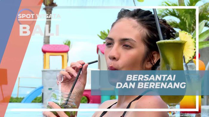 Mengapung dan Bersantai Dengan Floaties di Kolam Renang Bali