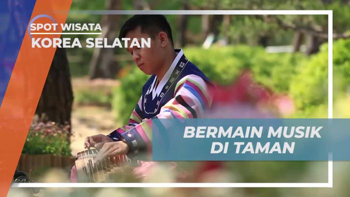 Melantunkan Alunan Musik Tradisional Merdu di Taman Korea Selatan