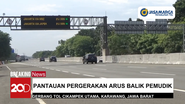 Lonjakan Lalu Lintas Pemudik di Gerbang Tol Cikampek Utama