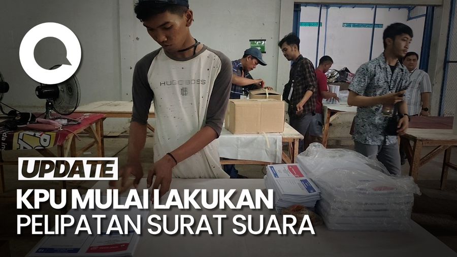 Suasana Pelipatan Surat Suara Pemilu 2024 di Lebak Banten