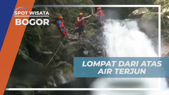 Melawan Rasa Takut Melompat Seru ke Air Terjun Curug Panjang Bogor