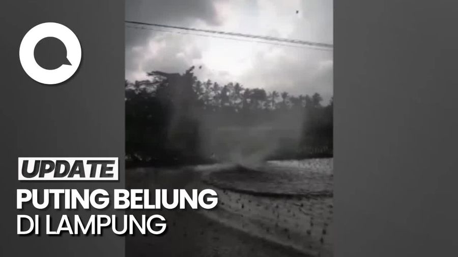 Detik-detik Angin Puting Rusak Permukiman Warga di Lampung