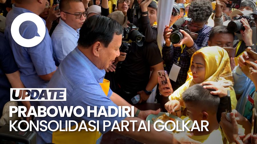 Momen Prabowo Masak Nasi Goreng saat Hadiri Konsolidasi Partai Golkar