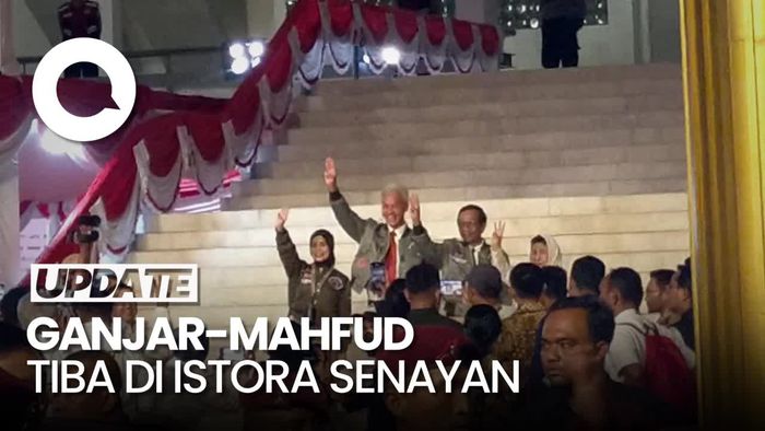 Kenakan Bomber Top Gun, Ganjar-Mahfud Tiba di Istora Senayan