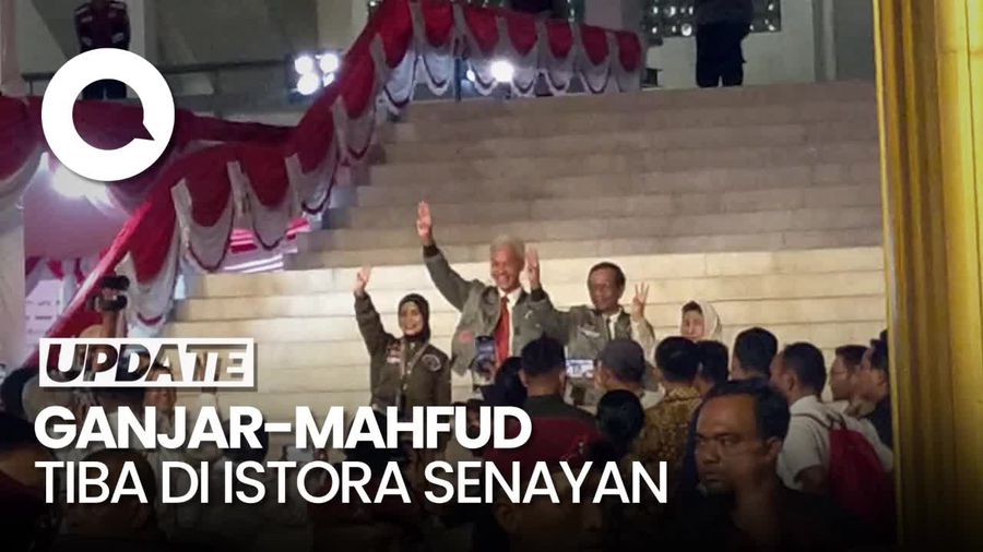 Kenakan Bomber Top Gun, Ganjar-Mahfud Tiba di Istora Senayan