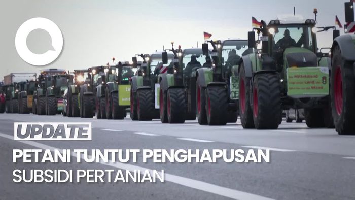 Penampakan Traktor Petani Blokade Jalan Raya di Jerman