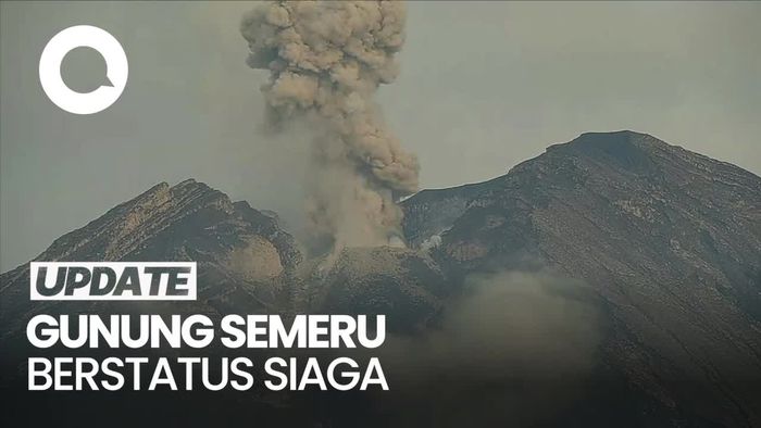 Penampakan Gunung Semeru Erupsi Setinggi 2.000 Meter