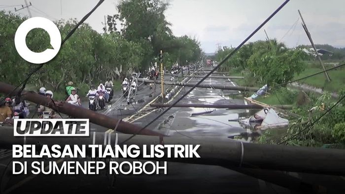 Penampakan Belasan Tiang Listrik di Sumenep Roboh karena Angin