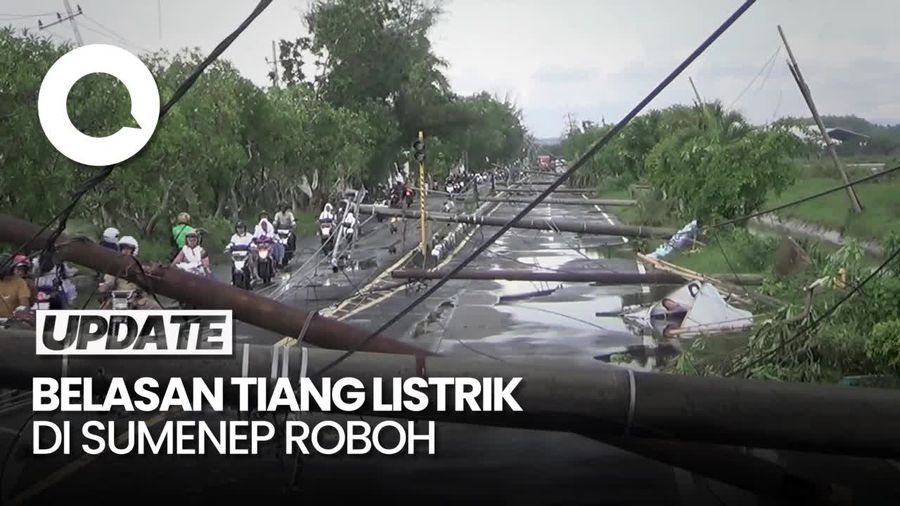 Penampakan Belasan Tiang Listrik di Sumenep Roboh karena Angin