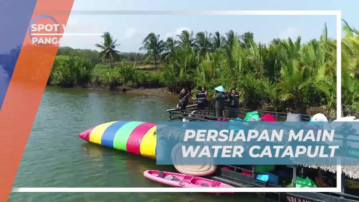Persiapan Bermain Water Catapult di Laut Pangandaran