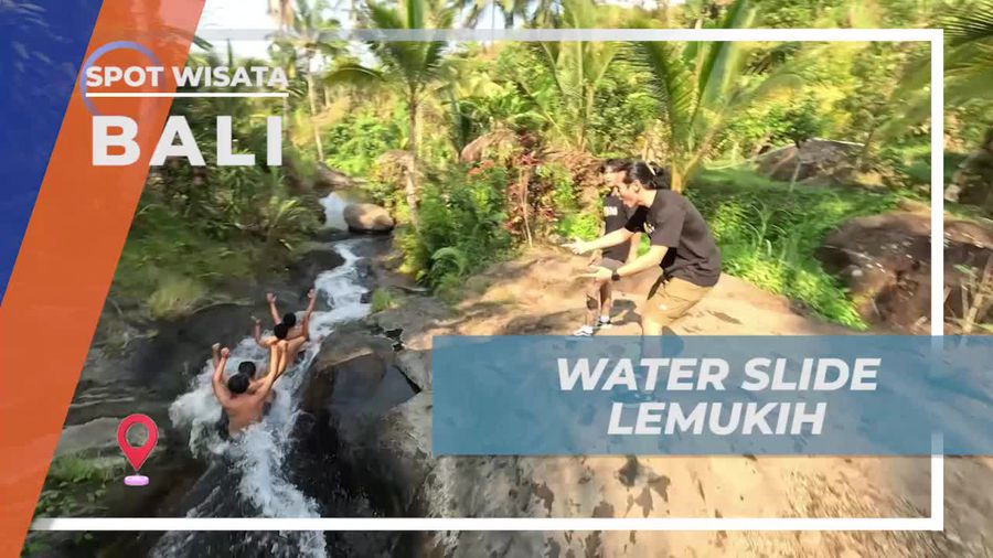 Meluncur Menggunakan Ban di Water Slide Lemukih Buleleng Bali