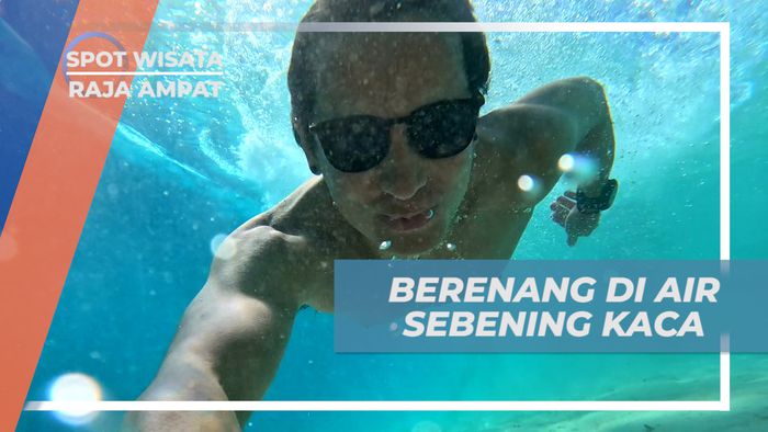 Menyatu Dengan Air Pantai Pasir Timbul yang Sebening kaca, Raja Ampat
