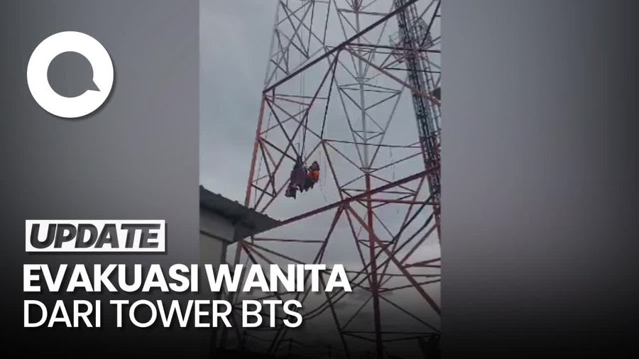 Detik-detik Evakuasi Wanita yang Ingin Loncat dari Tower BTS di Lampung