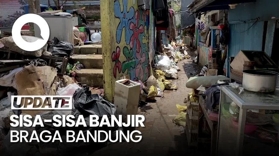 Banjir di Braga Surut, Kini Sisakan Tumpukan Sampah di Permukiman