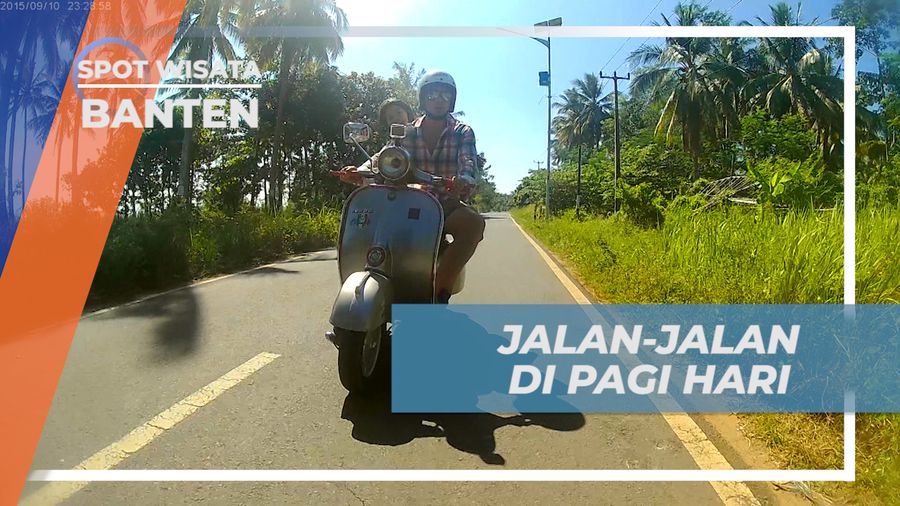 Awali Hari, Menyusuri Pesisir Pantai Tanjung Lesung Naik Vespa, Banten