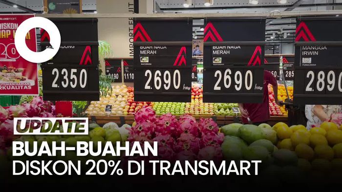 Pembeli Serbu Area Buah-buahan di Transmart Full Day Sale