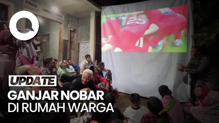 Momen Ganjar Nobar Laga Indonesia Vs Irak di Rumah Warga Banjarnegara