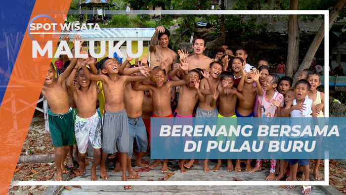 Berbagi Keceriaan Bareng Anak-anak Pulau Buru, Berenang Seru di Pantai Waprea, Maluku