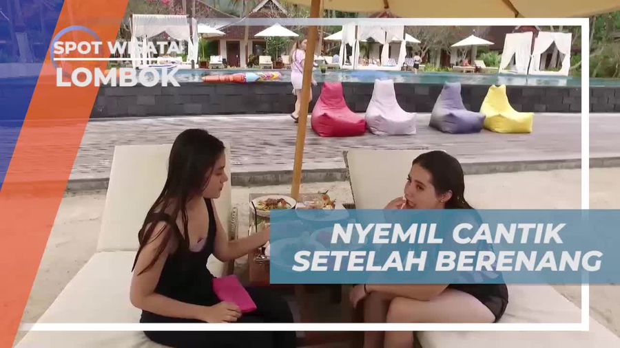 Nyemil Cantik Menikmati Camilan Lezat Setelah Berenang, Lombok