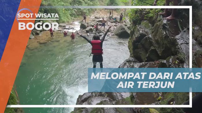 Momen Menegangkan Melompat Dari Atas Air Terjun Bogor