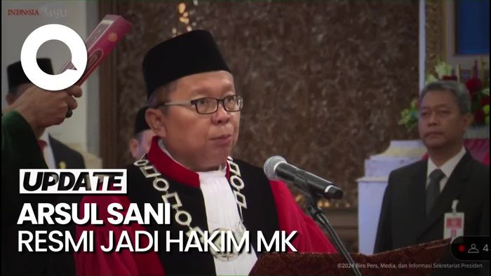 Ucap Sumpah di Hadapan Jokowi, Arsul Sani Resmi Jadi Hakim MK
