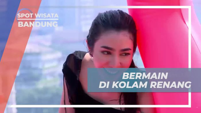 Berenang Asik di Kolam Penginapan Bandung