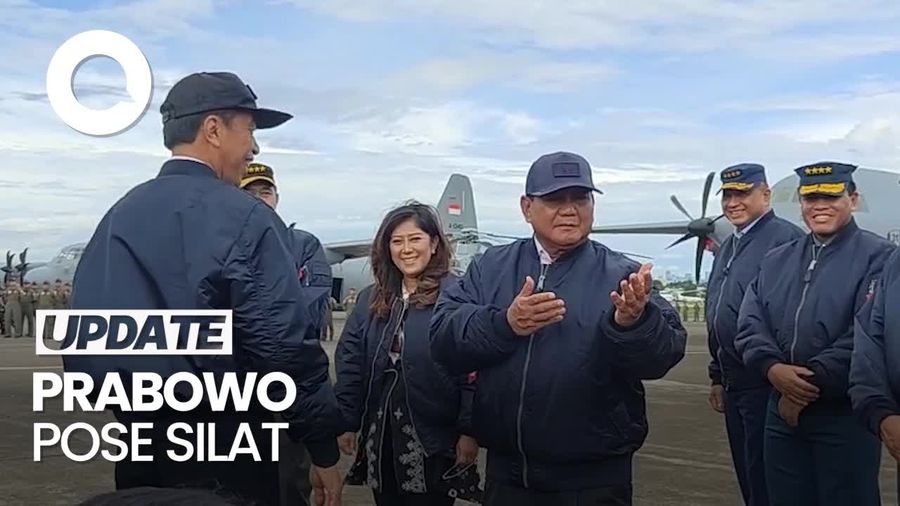 Prabowo Bantah Dirinya Kurang Sehat, Pamer Pose Silat Depan Jokowi