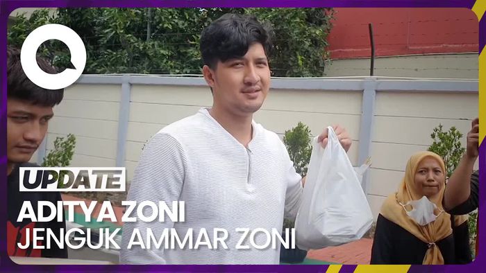 Jenguk Ammar Zoni di Polres Jakbar, Aditya Zoni Bawa Sate Padang
