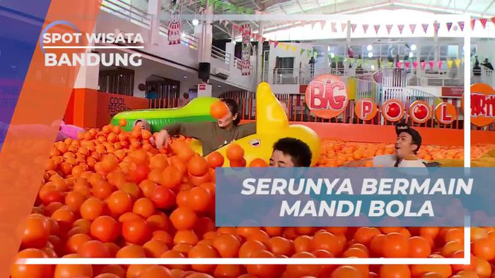 Seru-seruan Mandi Bola di Kolam Terbesar Se-Indonesia, Bandung