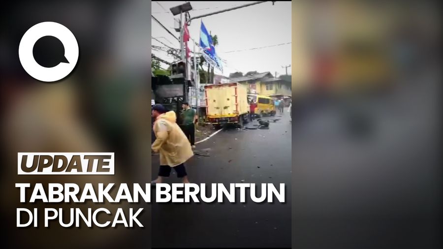 Rekaman CCTV! Detik-detik Tabrakan Beruntun 9 Kendaraan di Puncak