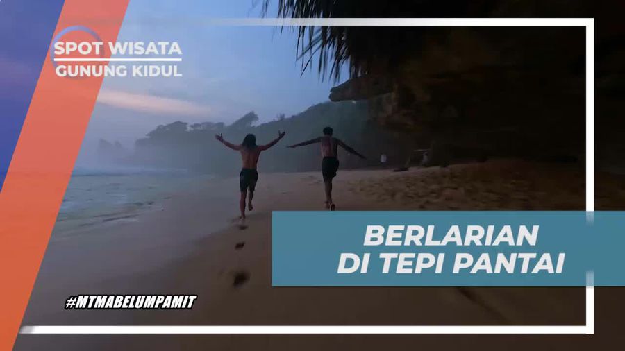 Berlarian Seru Ditemani Birunya Ombak Pantai Midodaren Gunung Kidul 