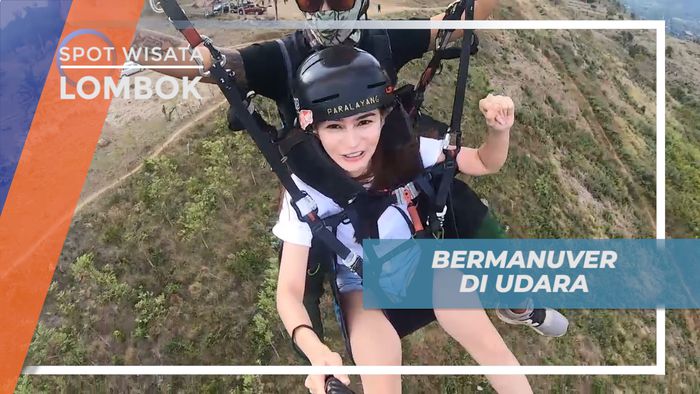 Bermanuver Seru di Langit Bukit Prabu Naik Paragliding, Lombok