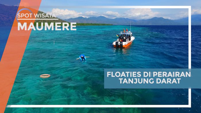 Bersantai di Atas Floaties Menikmati Semilir Angin di Perairan Tanjung Darat, Maumere 