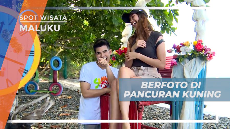 Cekrak-cekrek Abadikan Momen Seru di Pantai Pancuran Kuning, Maluku