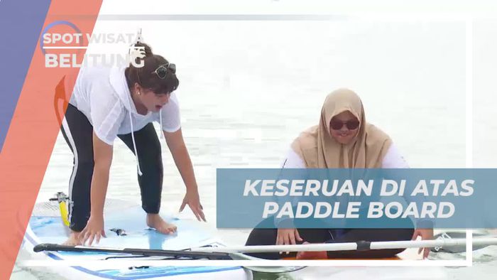 Mencoba Berdiri di Atas Paddle Board, Pantai Tanjung Tinggi Belitung