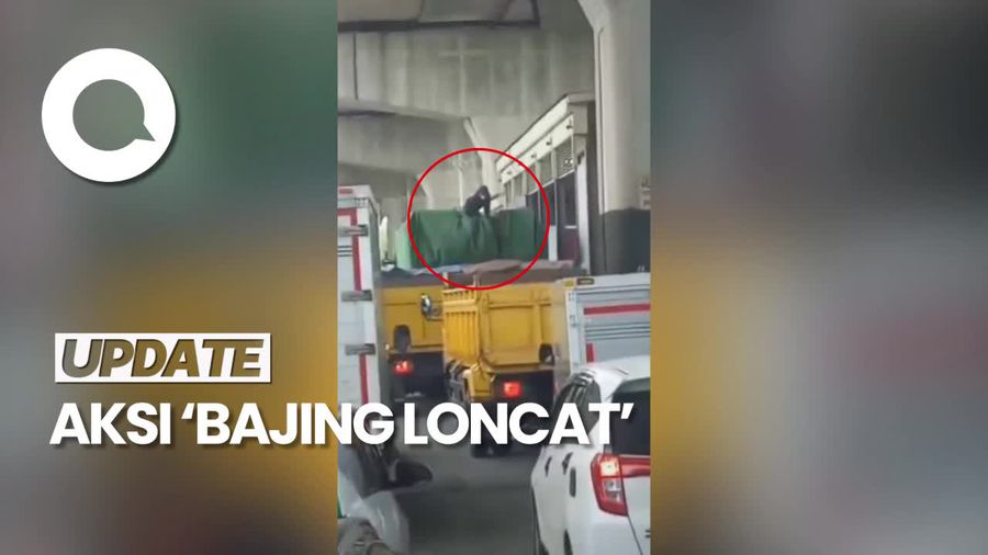 Aksi Bajing Loncat Gasak Isi Muatan Truk saat Macet di Cakung