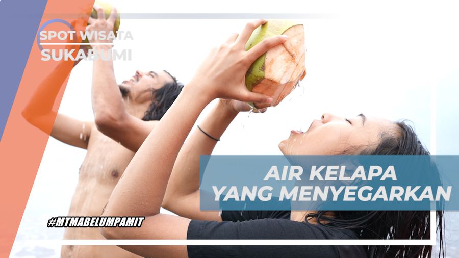 Menikmati Seteguk Kesegaran Air Kelapa Muda di Pinggir Pantai, Sukabumi