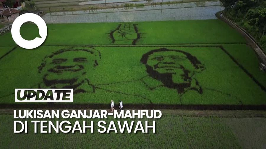 Ada Wajah Ganjar-Mahfud di Tengah Sawah