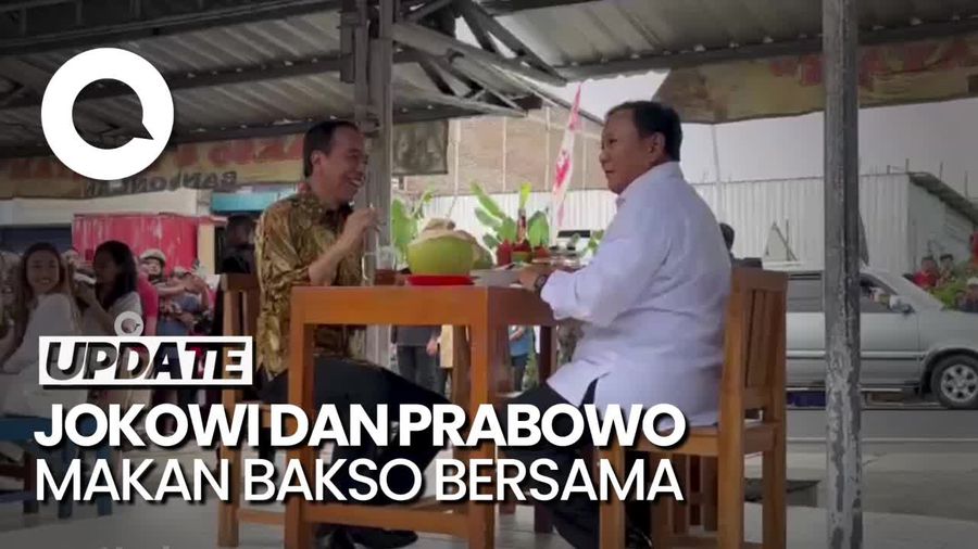 Jokowi-Prabowo Semobil, Lalu Makan Bakso di Pinggir Jalan